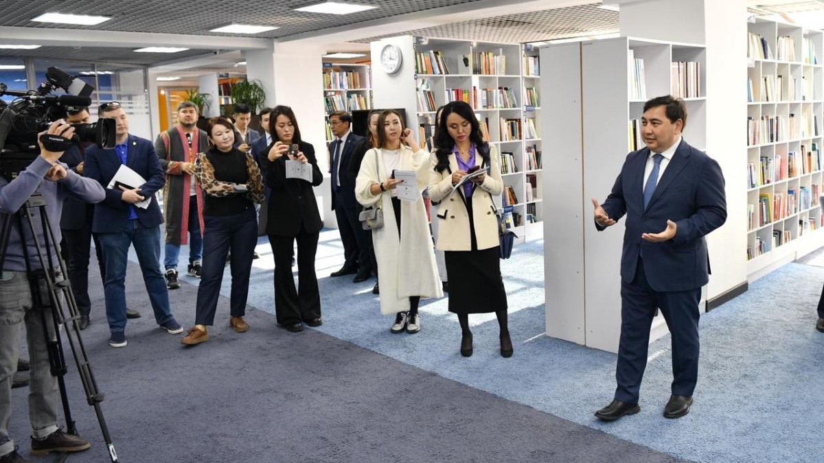  все представленные фото Омарова Рустема 