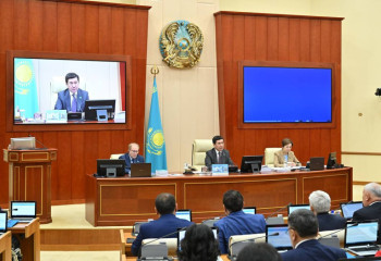 «Несие қамытын киіп отыр». Парламентте қарызға батқан халықтың мәселесі талқыланады