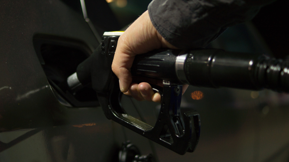 Казахстан вошёл в топ-5 стран с самым дешёвым бензином