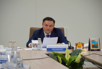 Тез шаршап қалады. Министр Маржықпаев ұтыла беретін балуандарды сынады