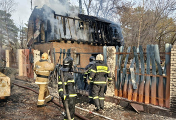 Дачи в Караганде загорелись из-за взрыва во время заправки подземного газгольдера
