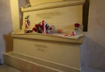 Могила известной ученой закована в свинцовые плиты – что угрожает посетителям