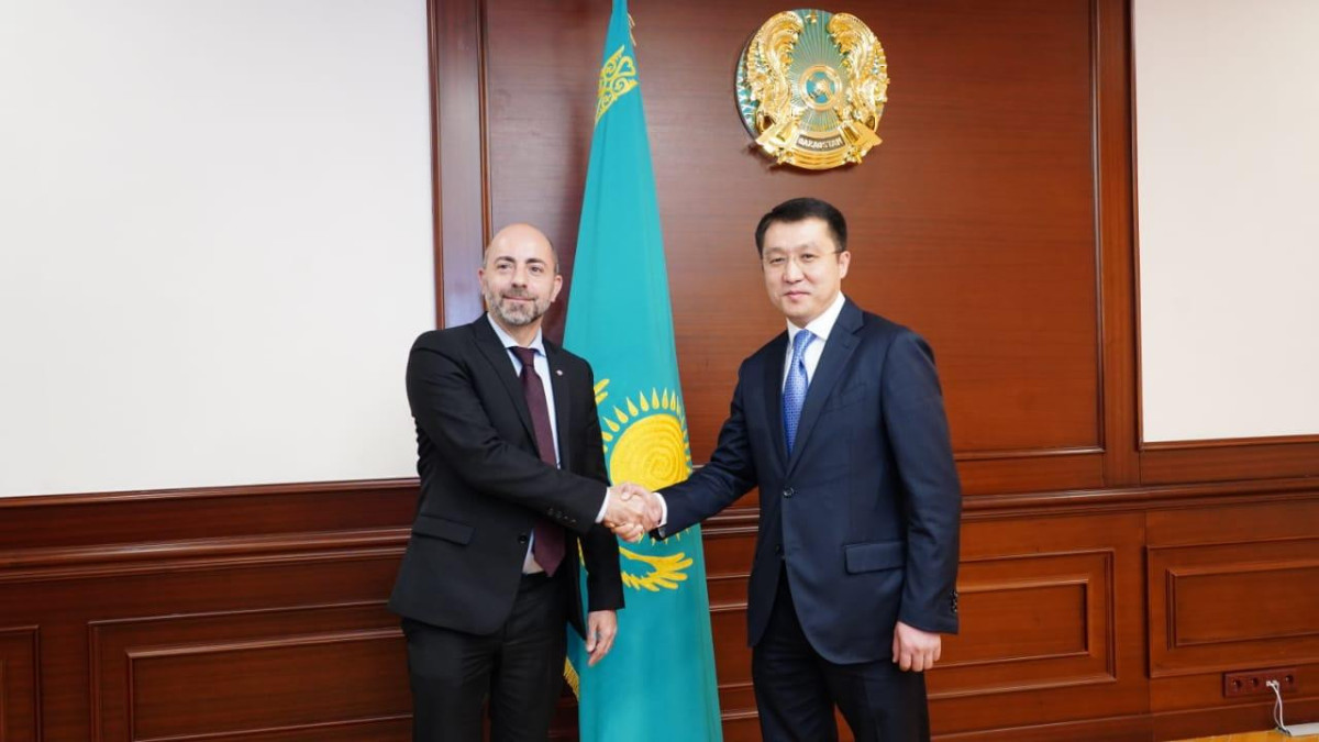 Марат Карабаев встретился с региональным директором ИКАО Николя Ралло