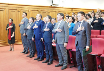 Екі мыңнан астам медицина қызметкері марапатталды