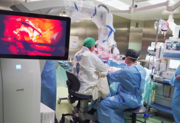 Дәрігерлер миында ісік бар бір жарым жастағы балаға күрделі ота жасады