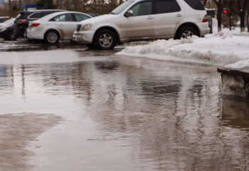 Штормовое предупреждение объявили в 16 регионах страны
