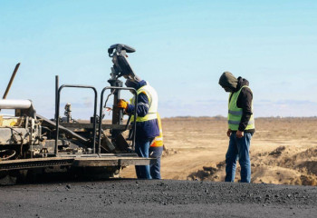 Министр «Атырау-Астрахань» автожолындағы жөндеу жұмысын тексерді