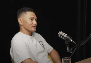 «Бір-бірлеріңмен орысша сөйлесесіңдер, оңбағандар» деген балалар бапкері кешірім сұрады