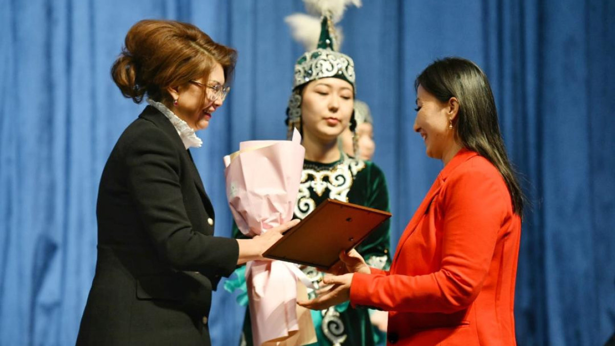В Астане наградили казахстанцев, внесших значительный вклад в культурно-духовное развитие страны