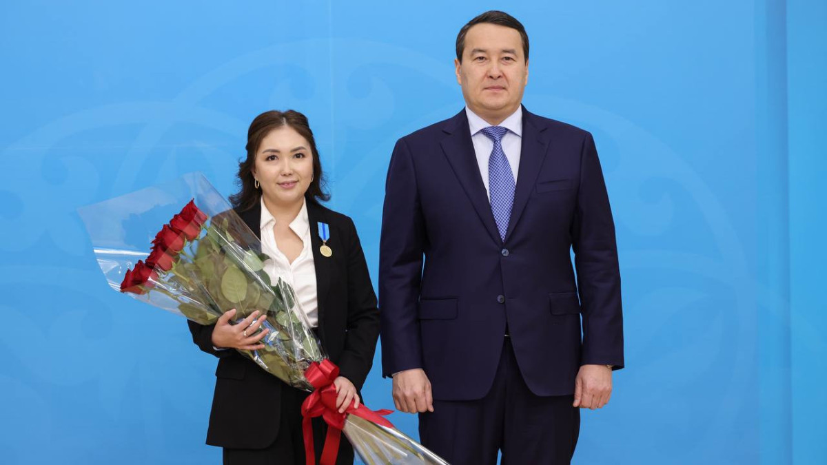 Премьер-Министр Казахстана вручил награды сотрудникам госорганов и организаций