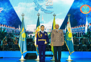 Республика күніне орай Қорғаныс министрі үздік әскери қызметшілерді марапаттады