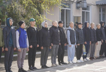 Алматыда мерзімді әскери қызметке шақырылғандарды салтанатты түрде шығарып салды