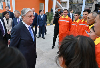 Глава государства ознакомился с работой цементного завода ALACEM