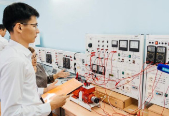 В Атырауском университете открылась современная лаборатория