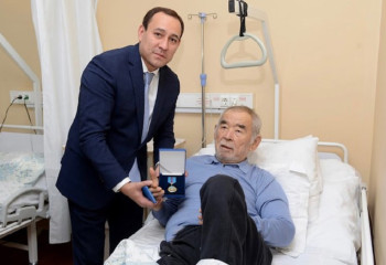 Төреғали Төреәлі орден алған Жүрсін Ерманның қандай атаққа лайық екенін айтты