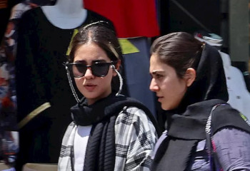 Иранда хиджаб киюден бас тартқан әртістерді «қара» тізімге енгізді