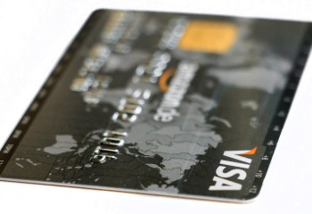 Visa намерена штрафовать банки, которые выпускают карты российским клиентам - СМИ