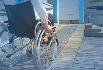 В Восточно-Казахстанской области полностью адаптированы 30 социальных объектов для лиц с инвалидностью