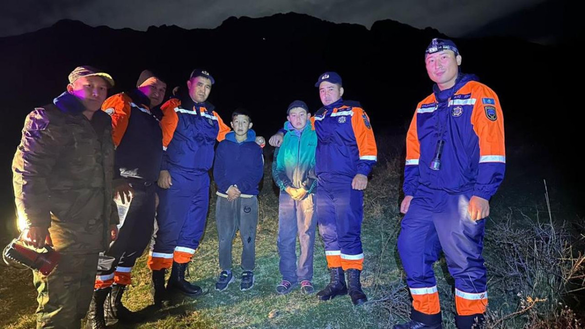 Двух детей спасли в горах Туркестанской области