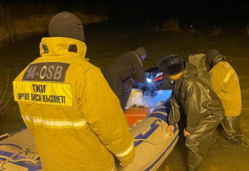 Переправа реки на тракторе: МЧС спасли застрявшую в Ульбе