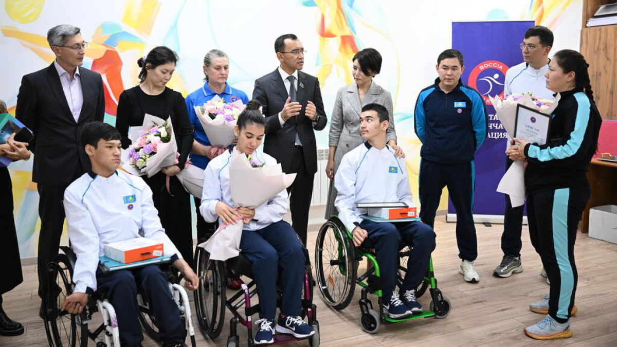 Мәулен Әшімбаев боччадан Қазақстанның паралимпиадалық командасымен кездесті