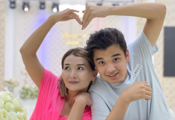 «Ұятың болса тоқал алып бер». Әзілкеш Мерекенің Арсенге тоқал сыйлағаны рас па?