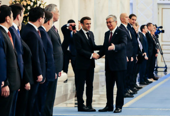 Мемлекет басшысы Қасым-Жомарт Тоқаевтың шақыруымен Франция президенті Эмманюэль Макрон Астанаға ресми сапармен келді