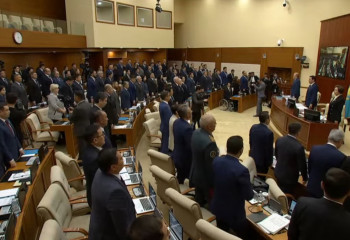 Депутаттар кеншілерді бір минут үнсіздікпен еске алды