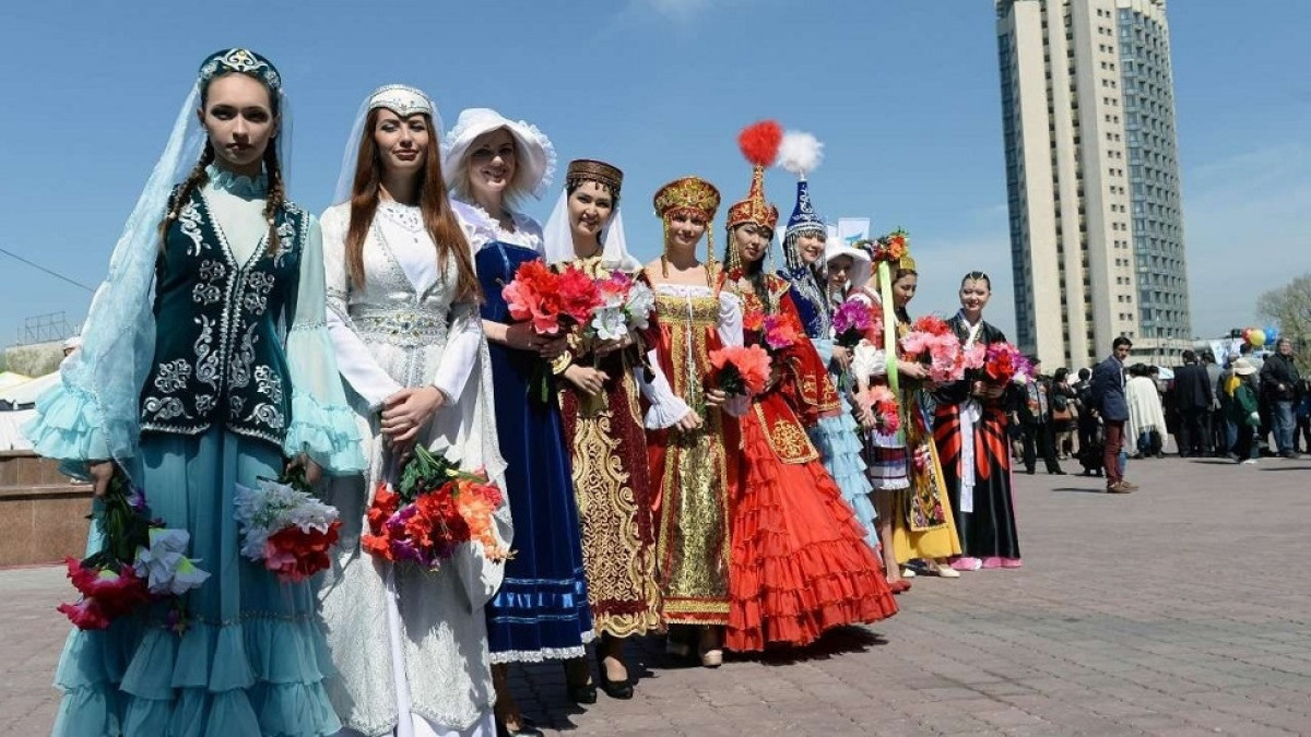 Доля казахов выросла до 70,4% в стране, среди многочисленных национальных групп – русские, узбеки, украинцы и уйгуры