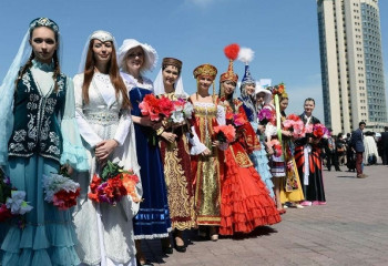 Доля казахов выросла до 70,4% в стране, среди многочисленных национальных групп – русские, узбеки, украинцы и уйгуры