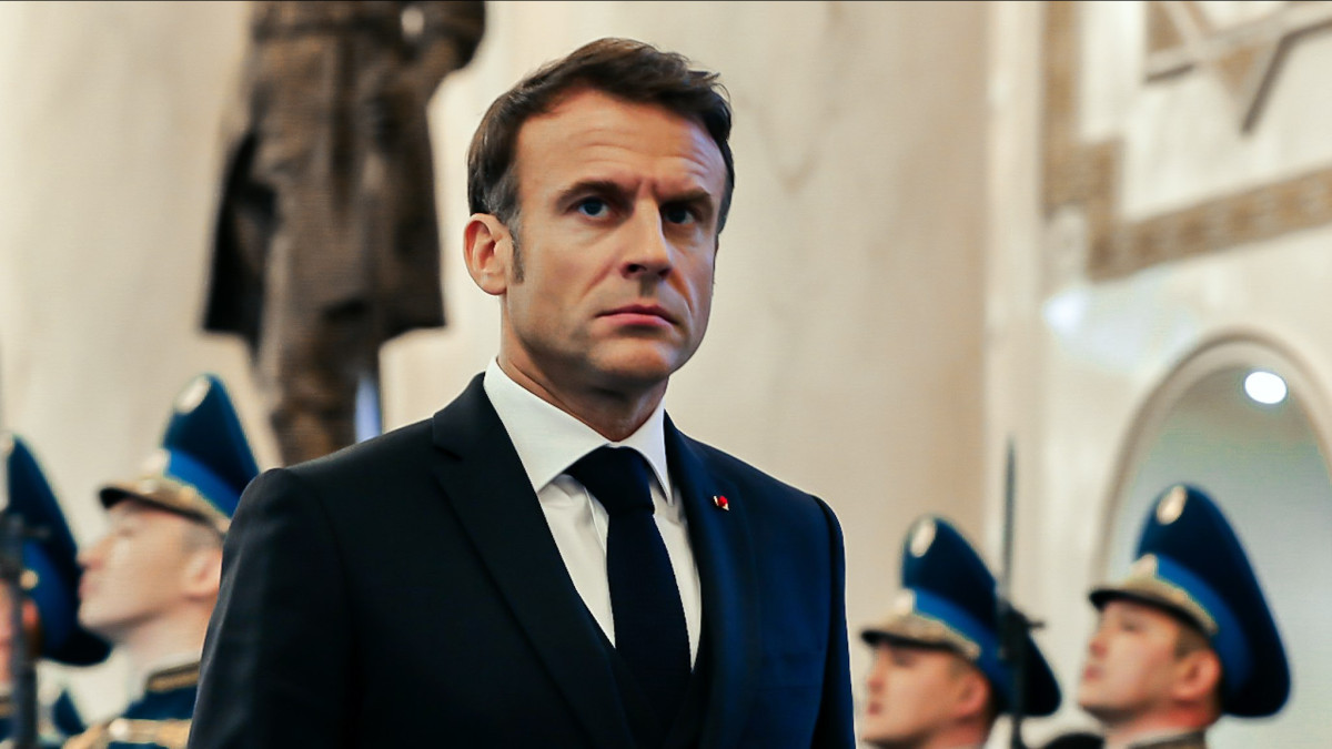 Франция президенті Twitter-де қазақша жазба жариялады