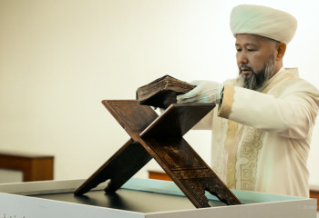 69.3% of Kazakhstanis profess Islam