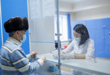 Гражданам без страховки в ОСМС не будут выдавать некоторые медсправки - Минздрав