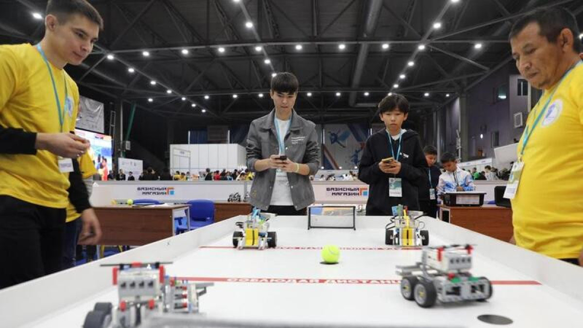 Команд из пяти стран участвуют в фестивале робототехники в Караганде