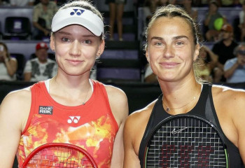 Елена Рыбакина проиграла Арине Соболенко и покидает турнир в Канкуне