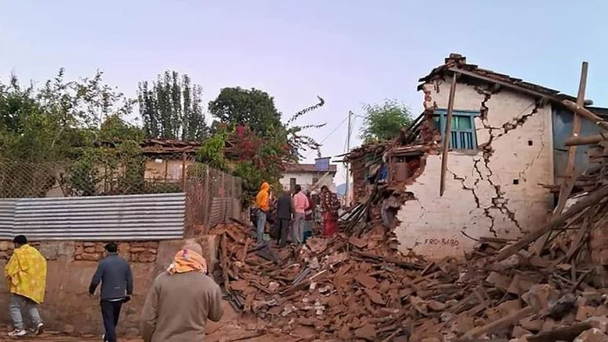 128 человек погибли в результате землетрясения в Непале