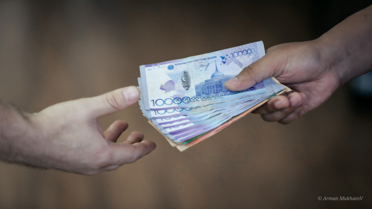 215 должностных лиц акиматов привлекли за коррупцию в Казахстане