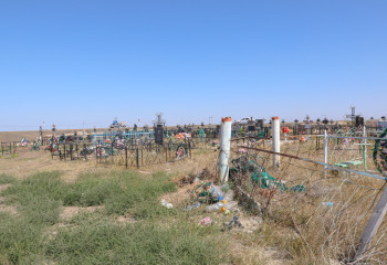 Что уносят с кладбищ казахстанцы, рассказал депутат