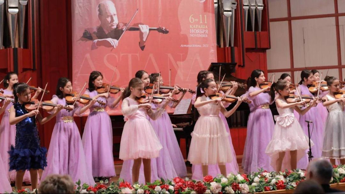 50 скрипачей со всего мира встретились на конкурсе в Астане