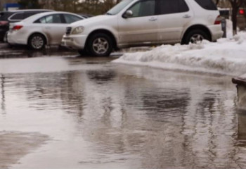 Штормовое предупреждение объявлено на большей части Казахстана