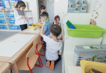 Внедрение QR-кодов в казахстанских детсадах обернулось проблемами