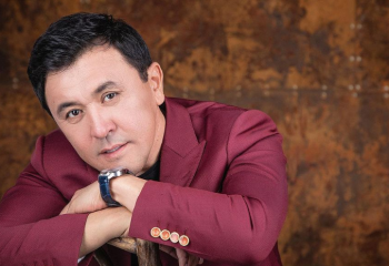 «Құда боламыз»: Ақбота Керімбекова Заттыбек Көпбосынұлының қызына сырға салды