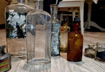 Женщина делала ремонт и нашла замурованный в стене клад