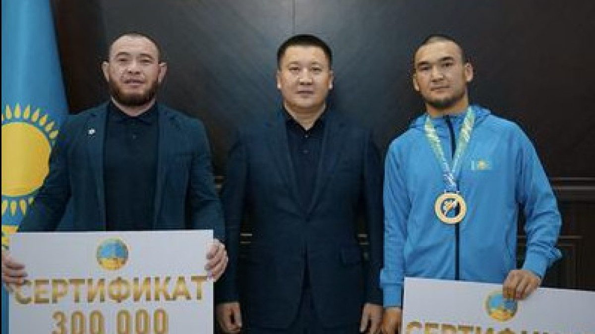 Чемпиона Всемирных игр боевых искусств по грэпплингу поздравил аким Павлодарской области