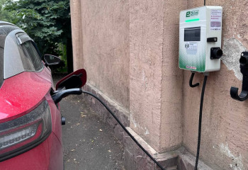 Алматинская блогерша готова поменять электромобиль на обычную легковушку