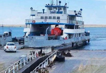 Двое рыбаков перевернулись на резиновой лодке в ВКО