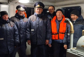 ШҚО-да қайығы аударылып қалған екі балықшы құтқарылды