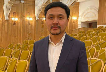 Әнші Досымжан Таңатаров Жастар театрының директоры қызметінен кетті