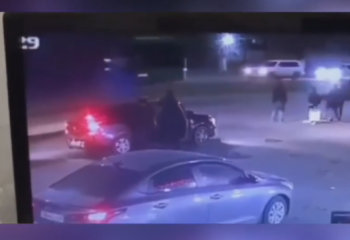 Алматы облысында әйел адам ер адамды фураның астына итеріп жіберді