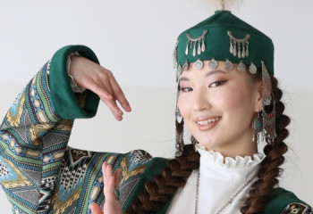 Челлендж с национальными украшениями подхватили студенты Алматы